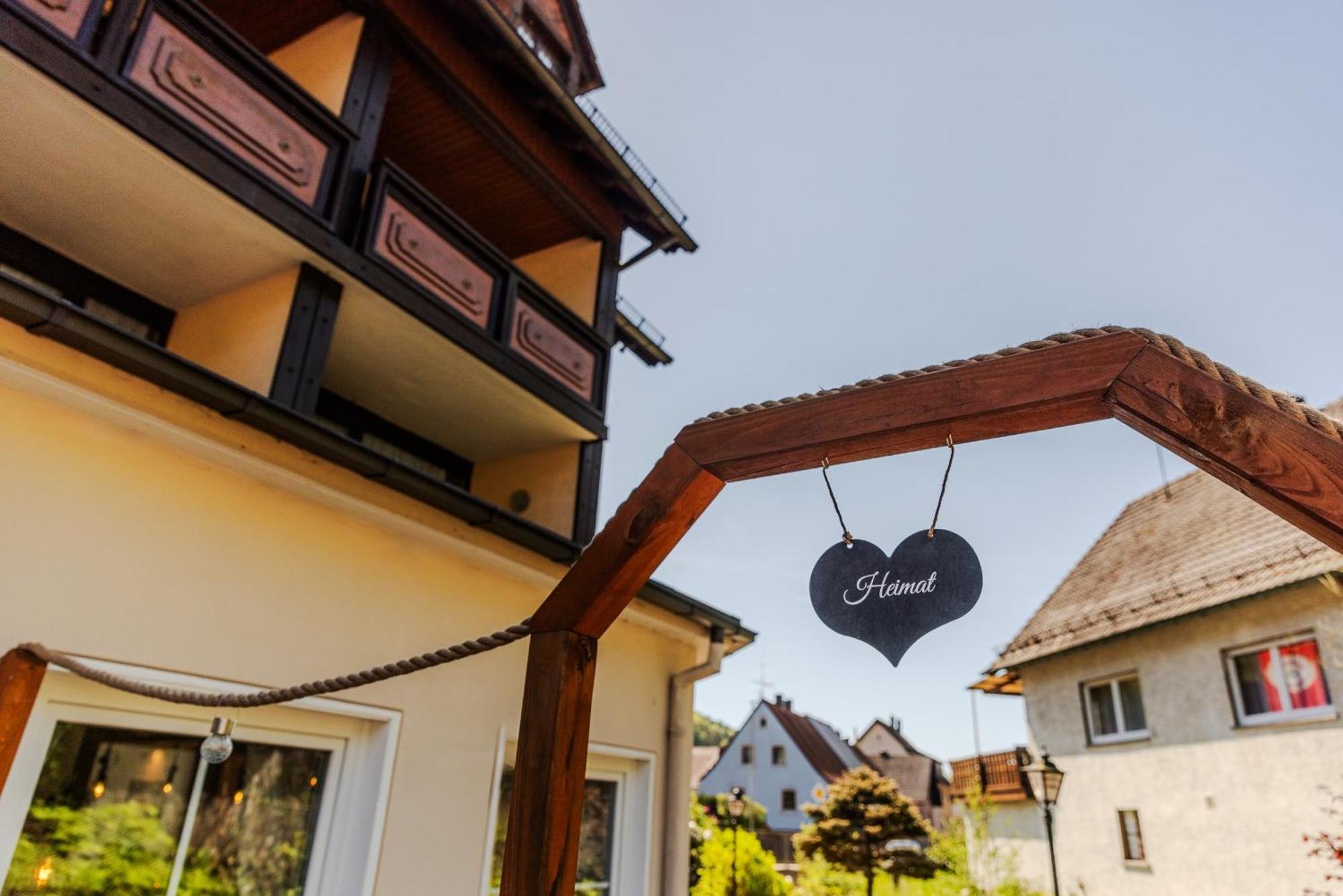 Landgasthof Zur Linde 하임부헨탈 외부 사진