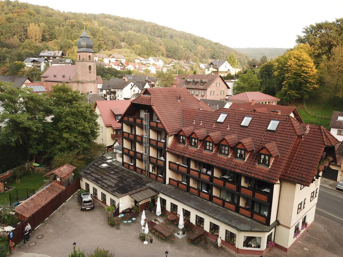 Landgasthof Zur Linde 하임부헨탈 외부 사진