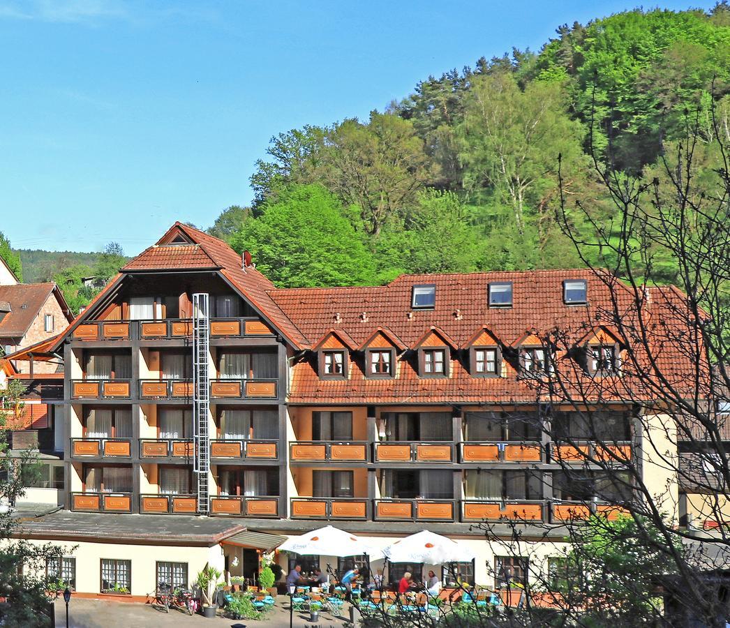 Landgasthof Zur Linde 하임부헨탈 외부 사진